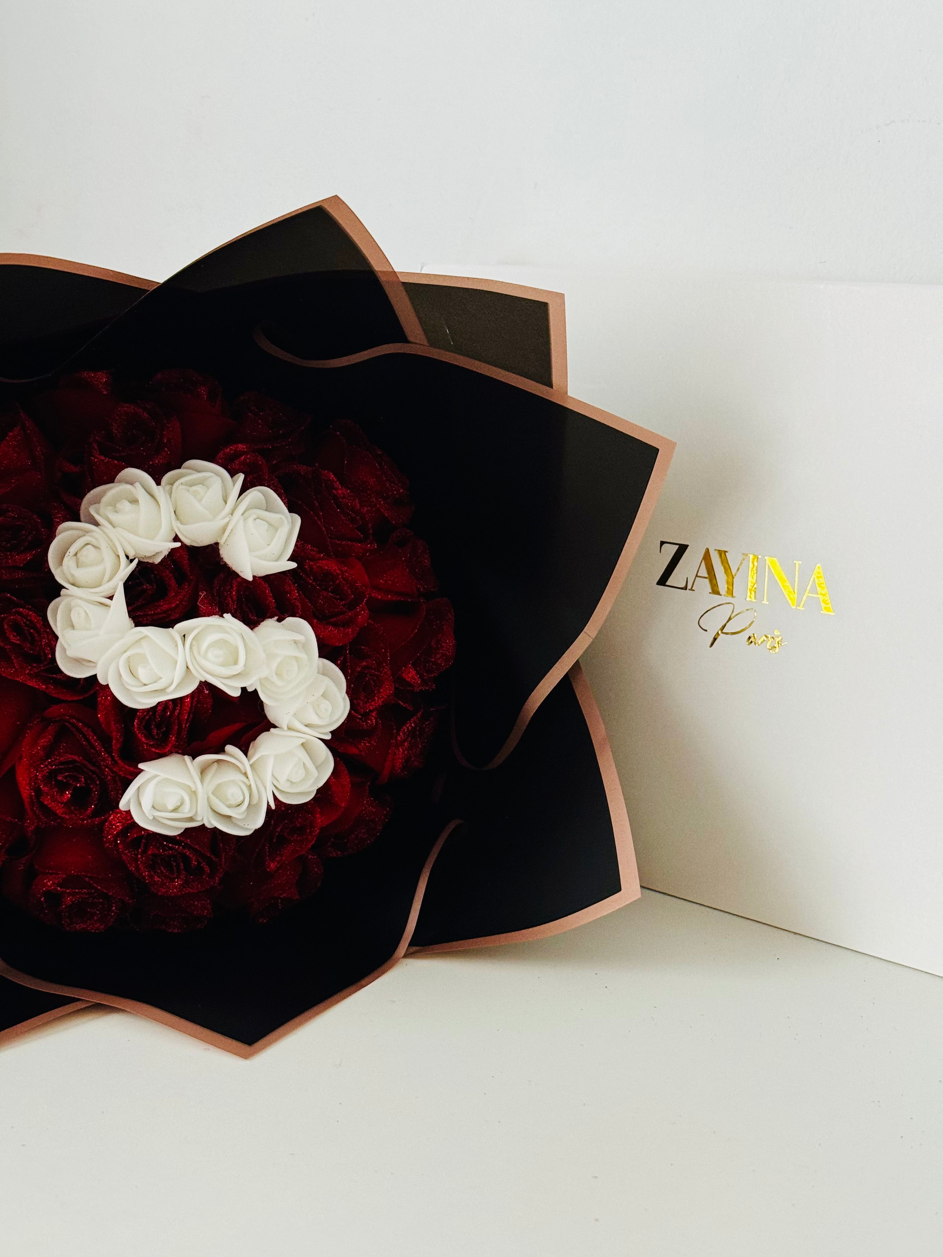 Bouquet de 30 roses ÉTERNELS INITIALE – zayina.paris